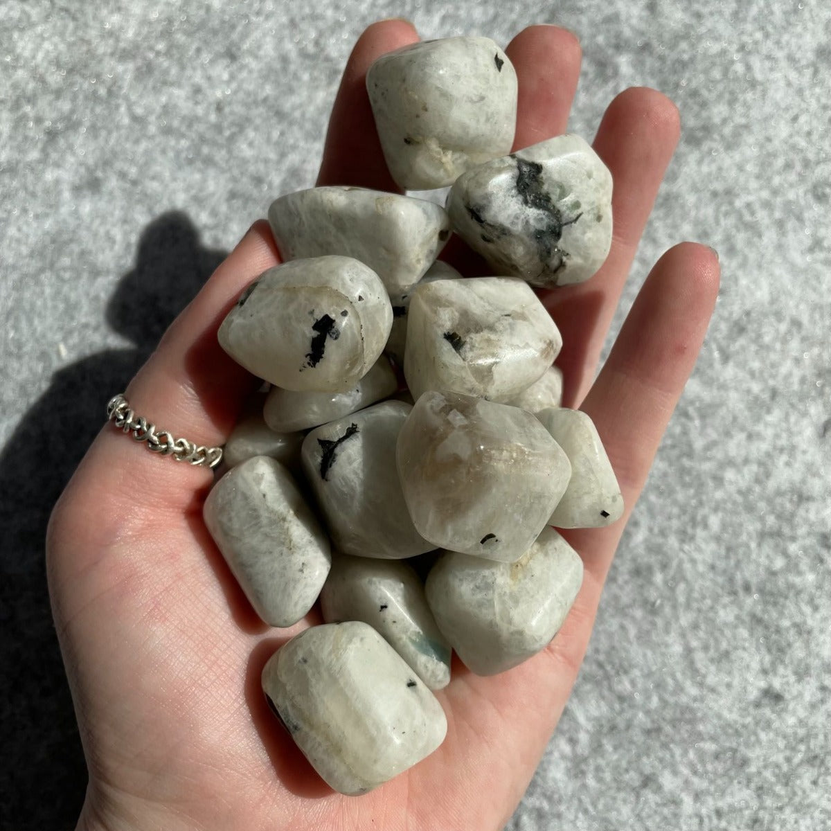 Rainbow Moonstone Tumbled 250gms (IN) Rainbow Moonstone Tumbled 250gms (IN)